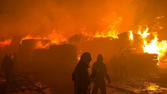 Пожар на рынке пиломатериалов в Баку потушен - ВИДЕО.ОБНОВЛЕНО