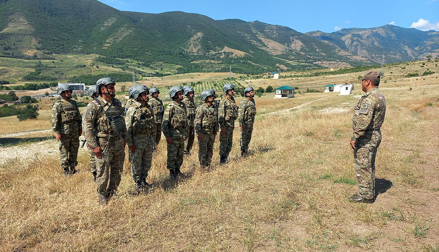 Azərbaycanda ehtiyatdan çağırılan hərbi vəzifəlilərin təlim toplanışı başa çatıb - VİDEO