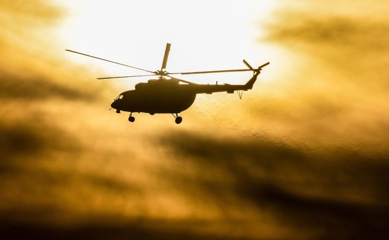 Helikopter yerə çırpıldı: 5 nəfər həlak oldu - VİDEO