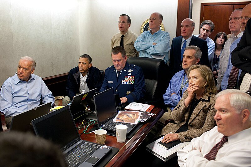 Obama_and_Biden_await_updates_on_bin_Laden.jpg (118 KB)