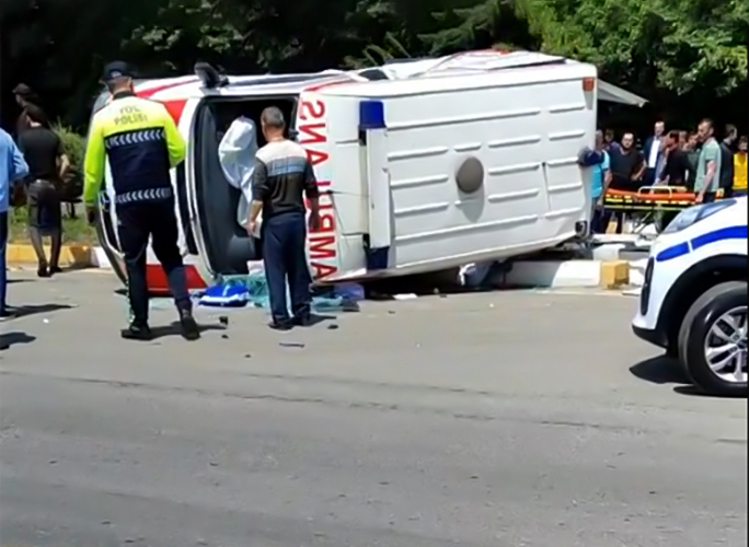 Azərbaycanda çağırışa gedən ambulans aşdı - VİDEO