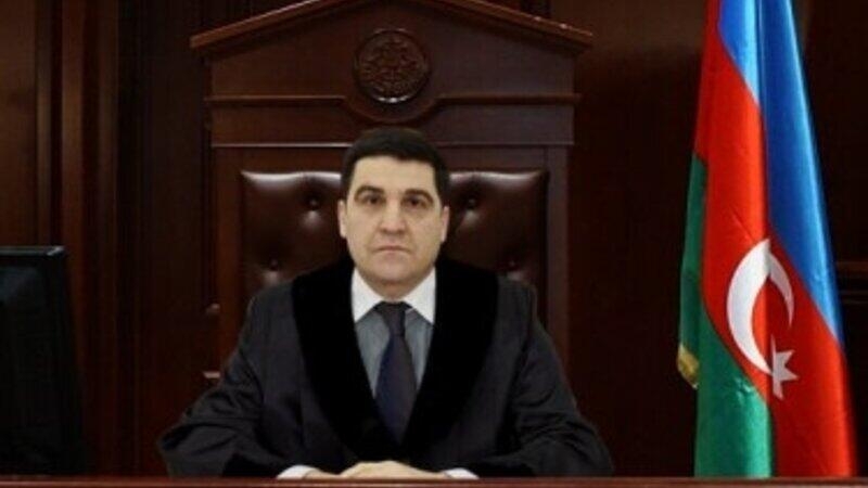 Məhkəmə sədrinin oğlu arvadını uşağının gözü qarşısında bıçaqlayıb - Təfərrüat