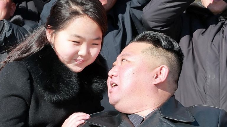 skynews-kim-jong-un-kim-ju-ae_59.jpg (69 KB)